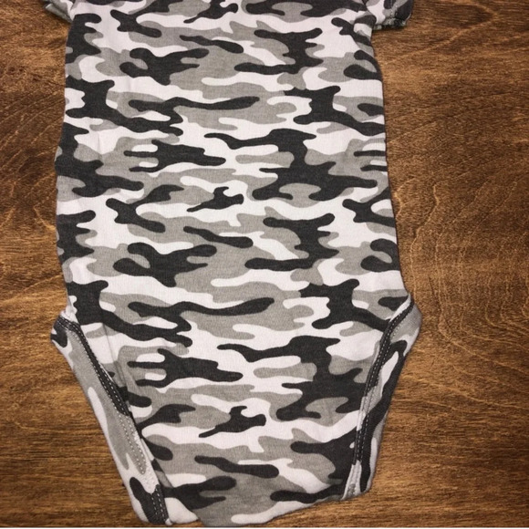 Carter’s 0-3 Months Unisex Camouflage Onesie - Picture 5 of 5
